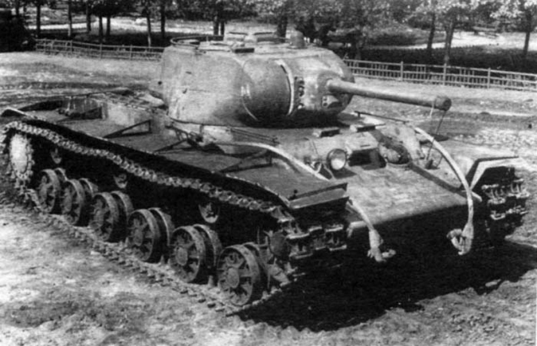 КВ-1С имел довольно неплохое орудие, но слабое бронирование, посредственную подвижность и такую же скорость передвижения