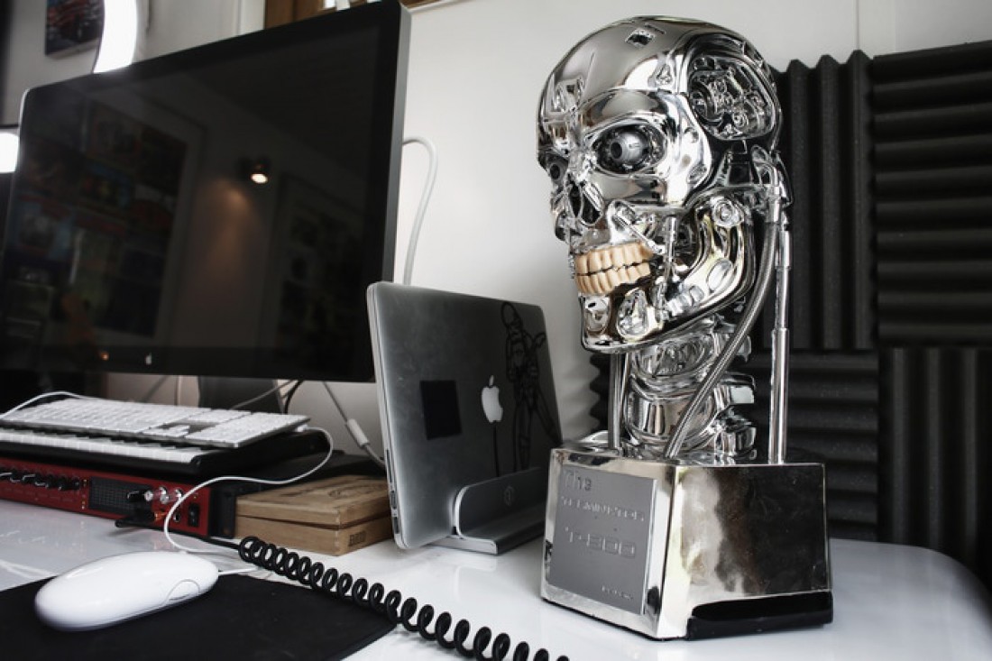 Terminator T-800 Endoskeleton Smart Speaker & Camera