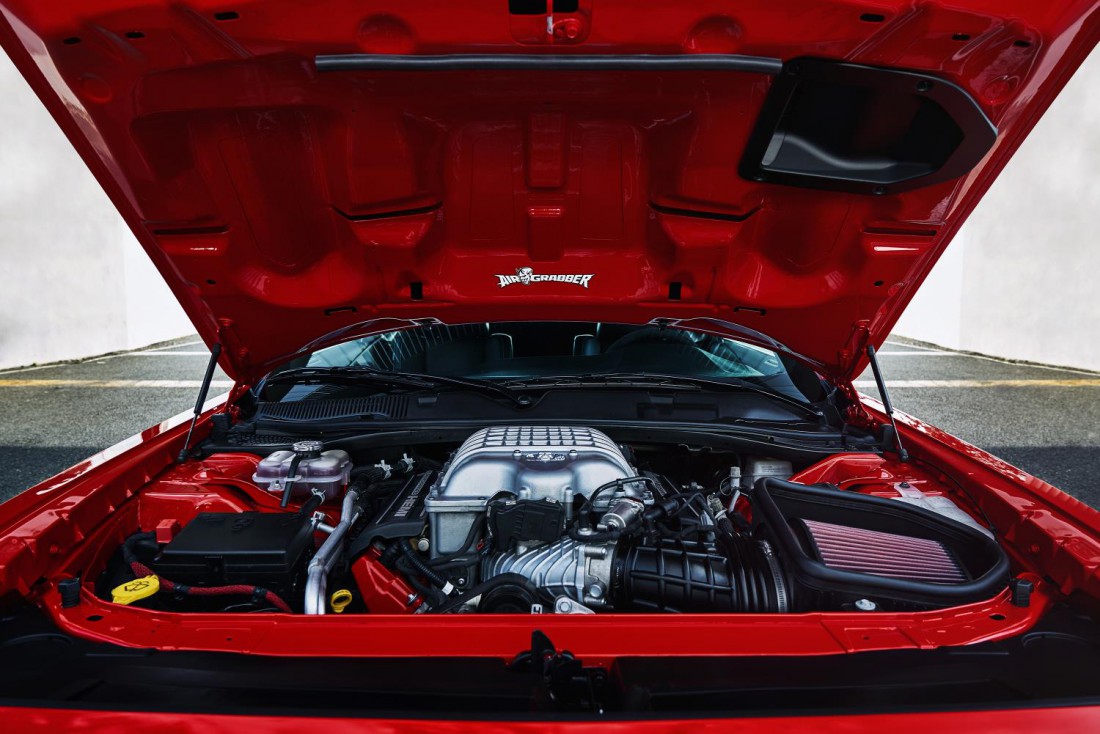 Под капотом у Dodge Challenger SRT Demon прячется 6,2-литровый 85-сильный V8