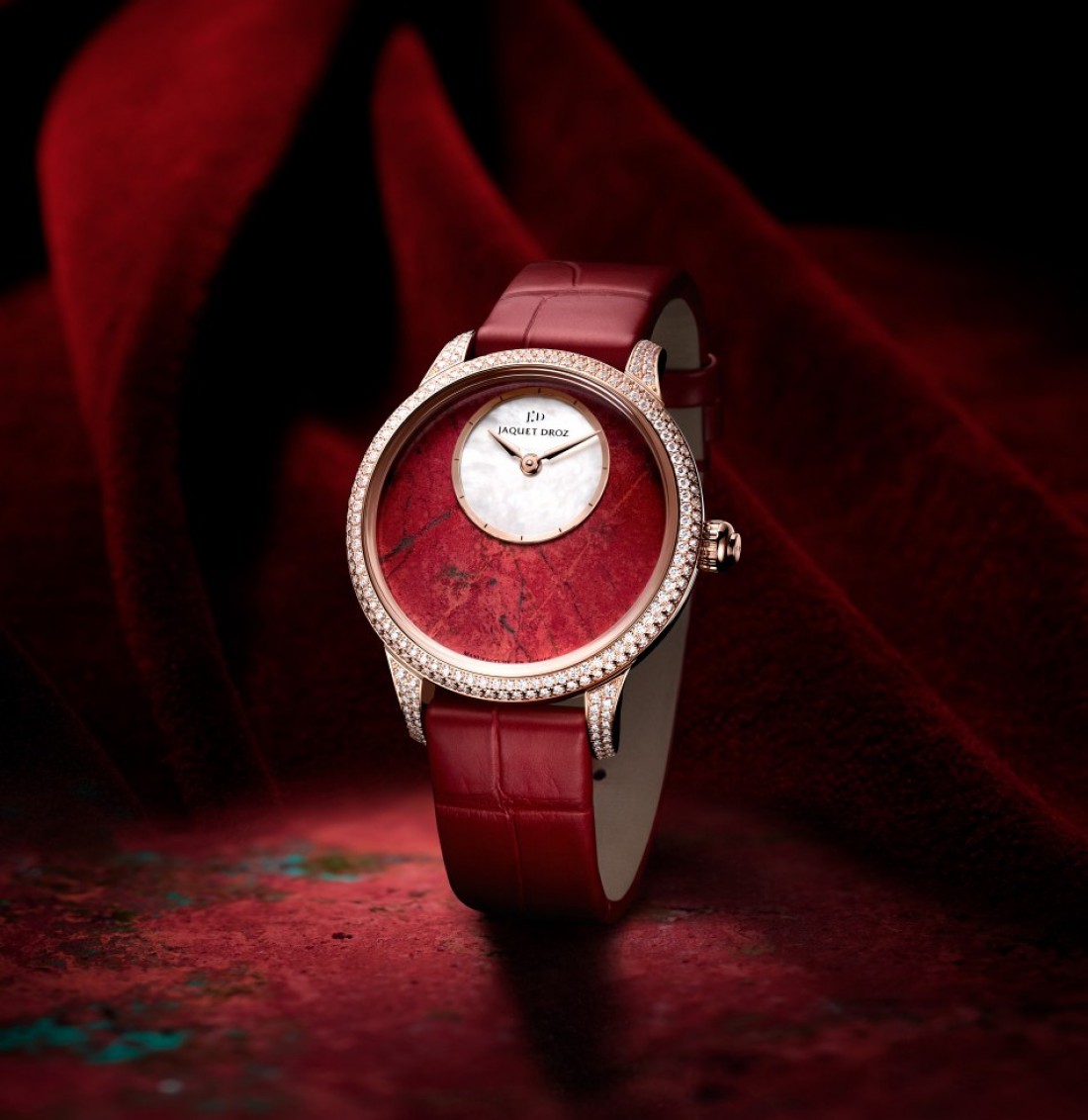 Что подарить девушке на День Влюбленных — часы Petite Heure Minute