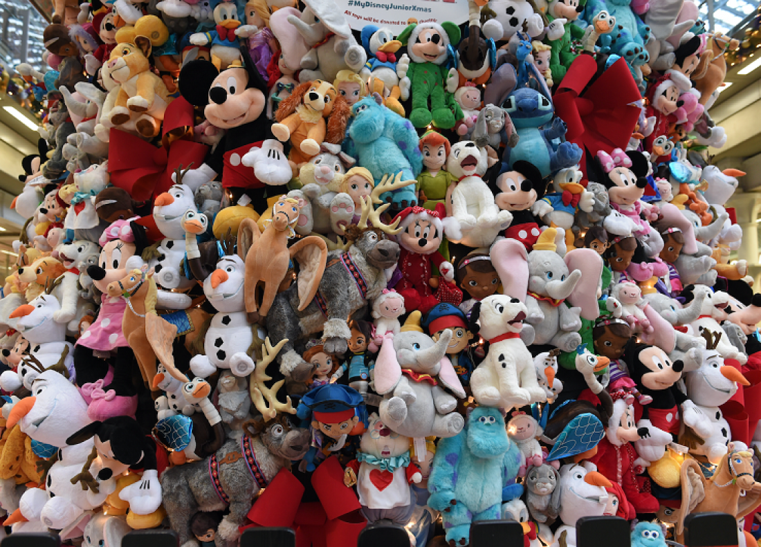 Это не свалка игрушек. Это елка Disney Land (Лондон, 2015)