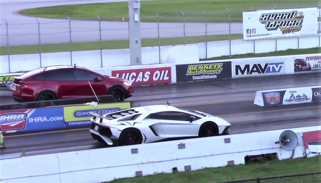 Tesla Model X против Lamborghini Aventador SV