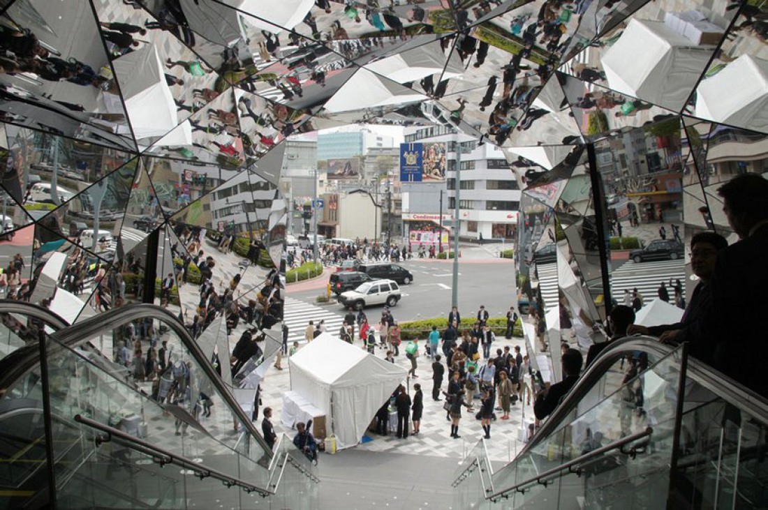 Вход в торговый центр Tokyo Plaza