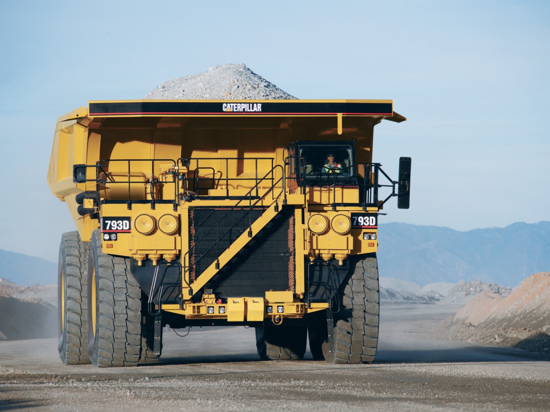 Карьерный самосвал Caterpillar 793. Мощь