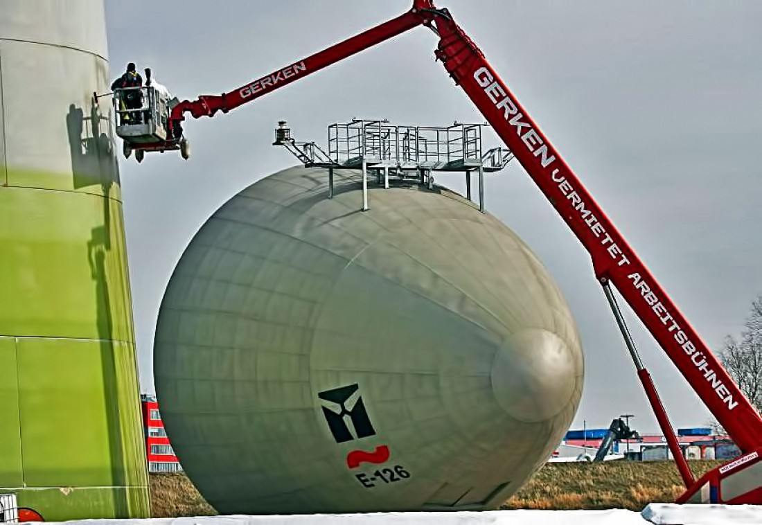 Кадр с процессом сборки Enercon E-126