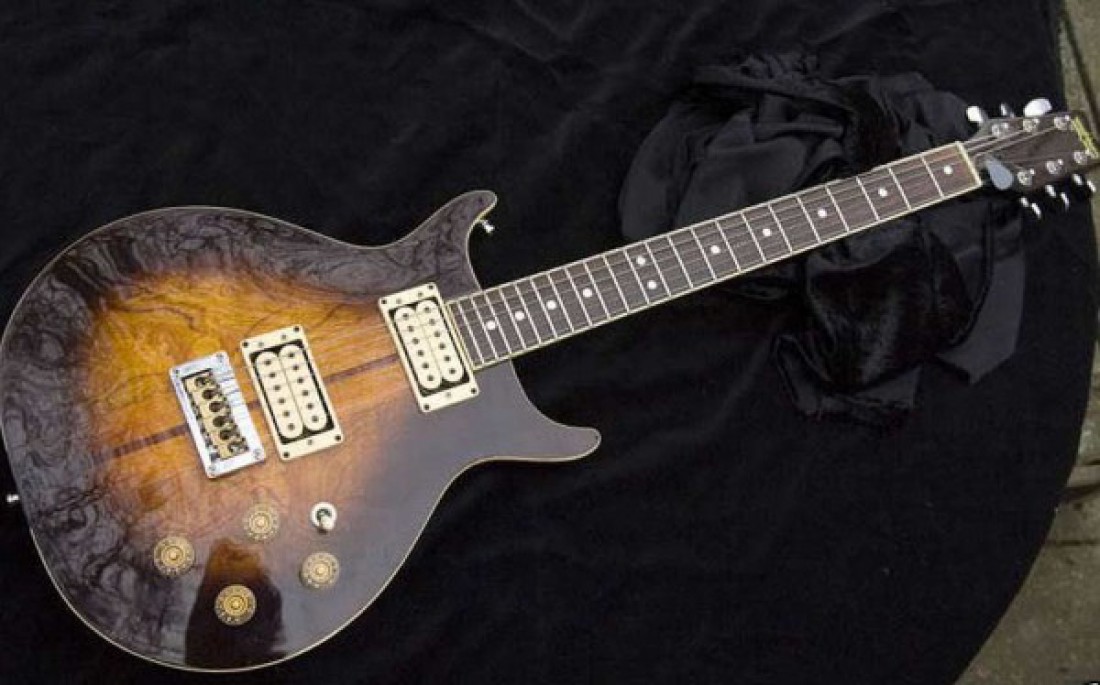 Bob Marley’s Custom made Washburn 22 series Hawk — до $2-х миллионов