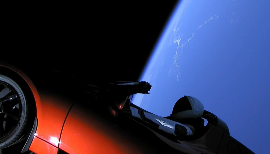 Теперь Tesla Roadster Илона Маска — космический корабль