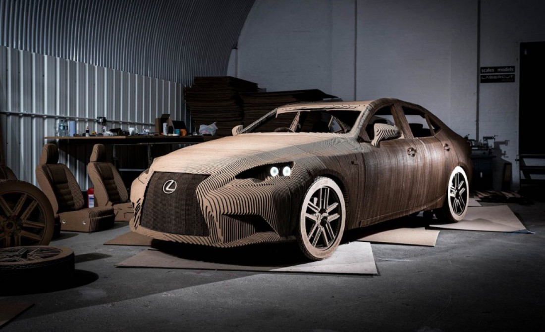 Обогнать Lexus IS могут даже бегуны