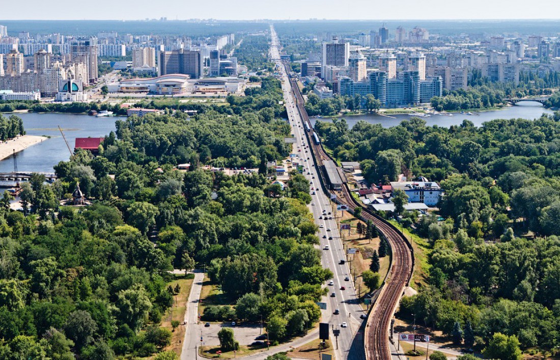 Броварской проспект и метро Гидропарк. Вид сверху