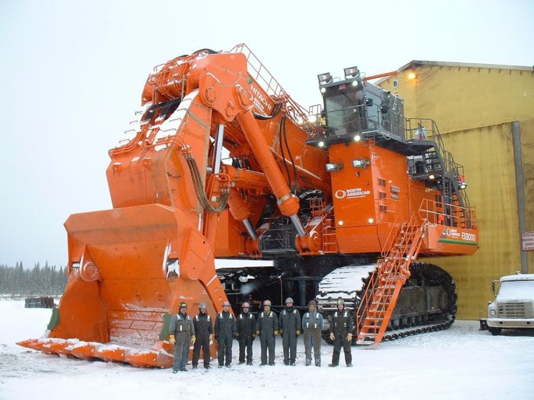 Hitachi EX8000E-6. Представь, сколько в его пасти поместится пива
