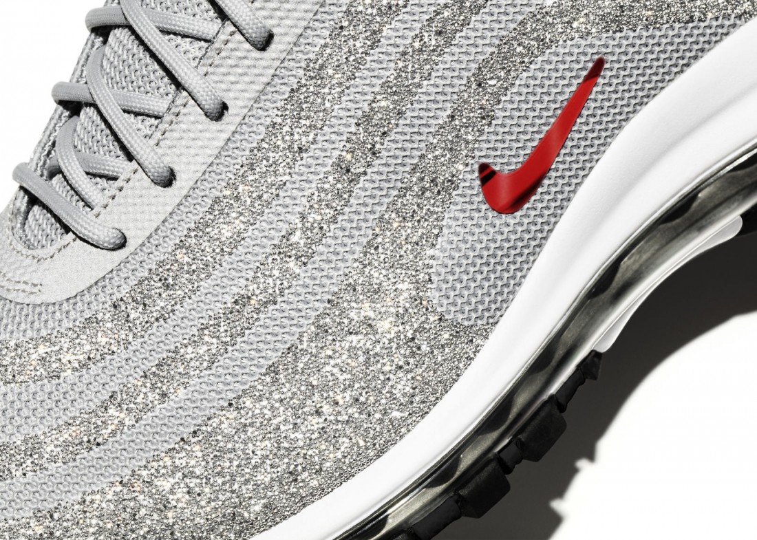 Чудо-ткань кроссовок Nike Air Max 97 LX Swarovski Edition