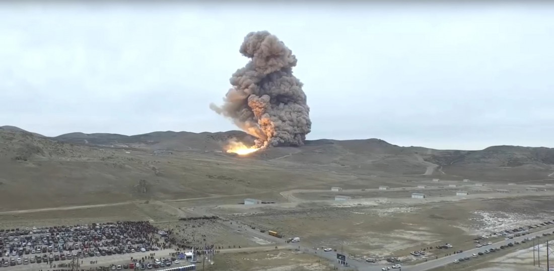 Запуск движка Space Launch System. Вид на расстоянии нескольких сотен метров