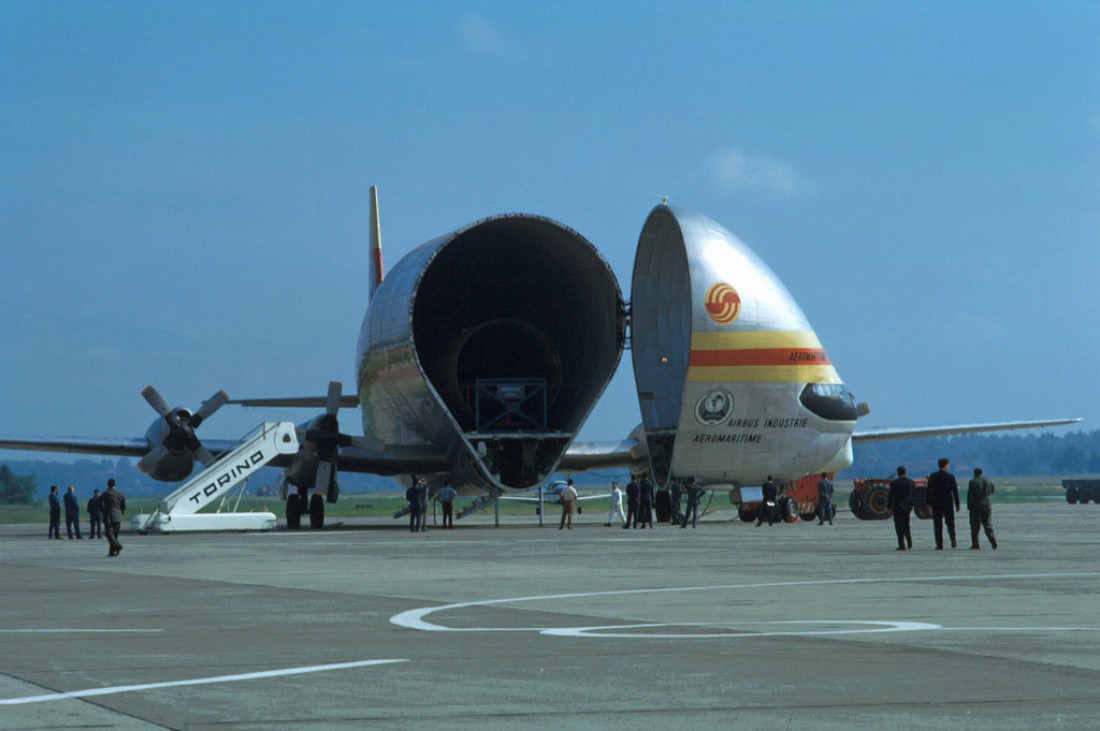 Aero Spacelines Super Guppy. Возит негабаритный груз