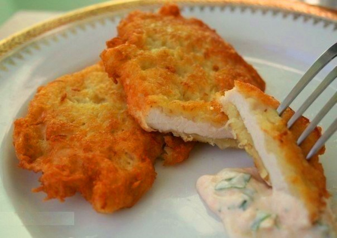 Куриное мясо в кляре с жаренной картошкой