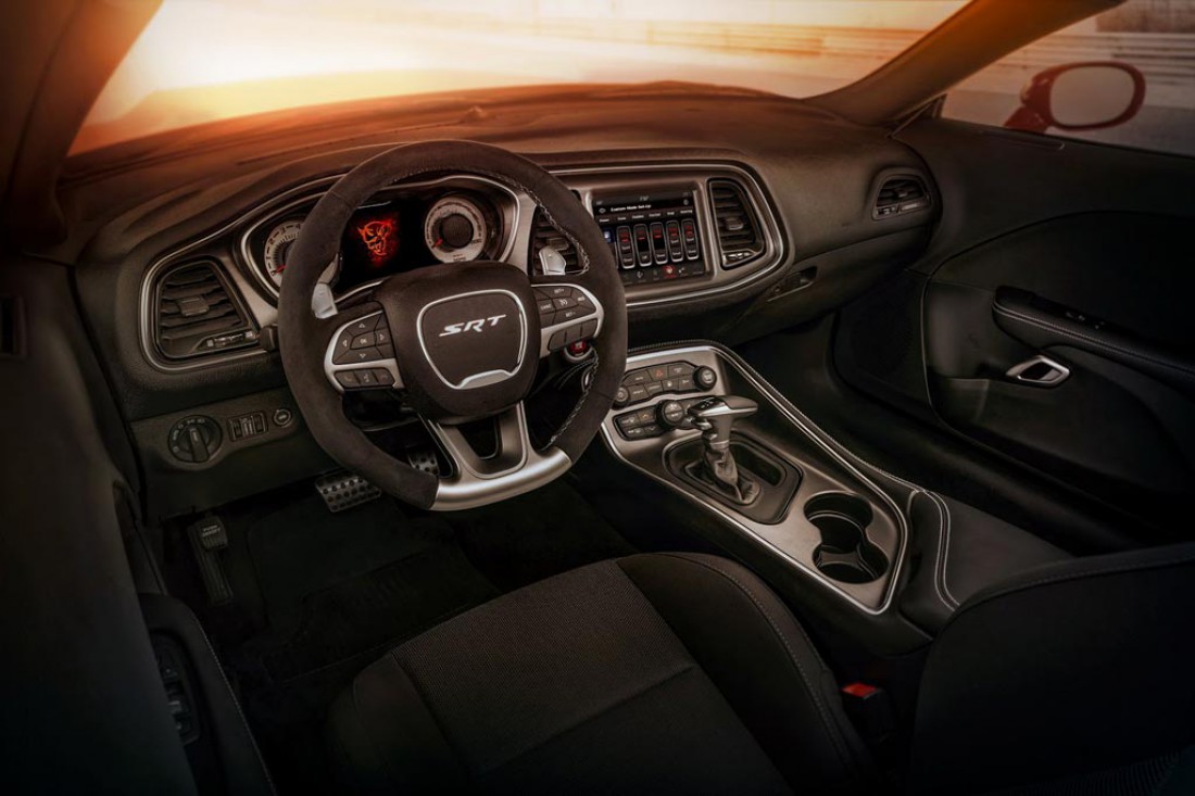 Из салона Dodge Challenger SRT Demon выбросили все лишнее