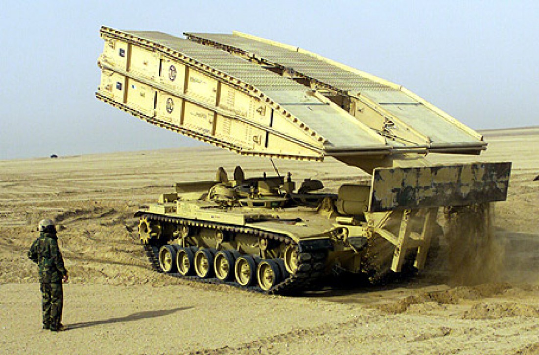 Американский танковый мостоукладчик M60 AVLB
