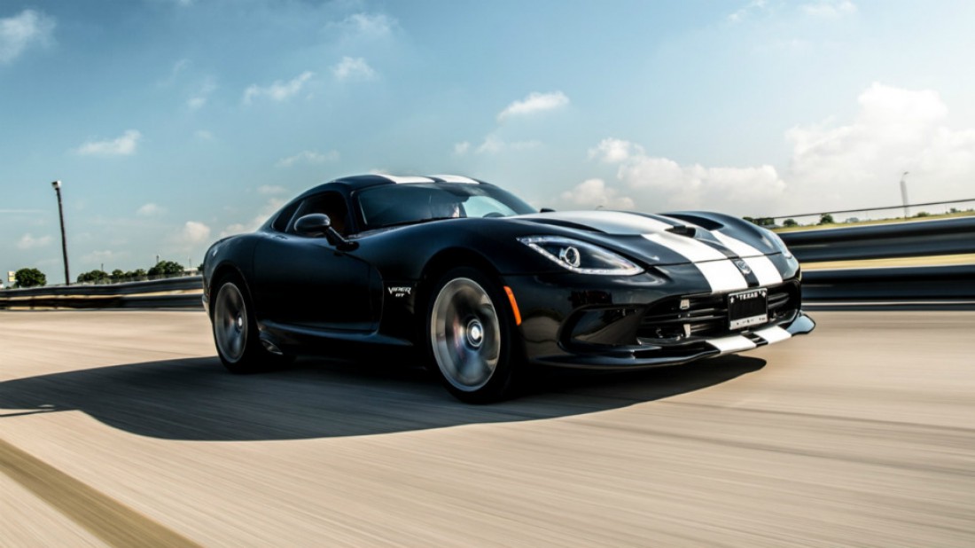 Максимальная скорость Dodge Viper ограничена на отметке 230 км/час