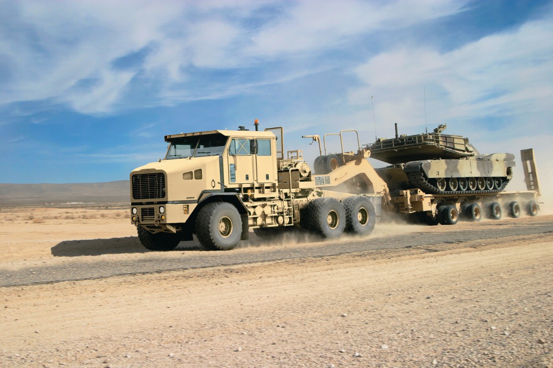 Американский Oshkosh Defense 6x6 Heavy Equipment Transporter