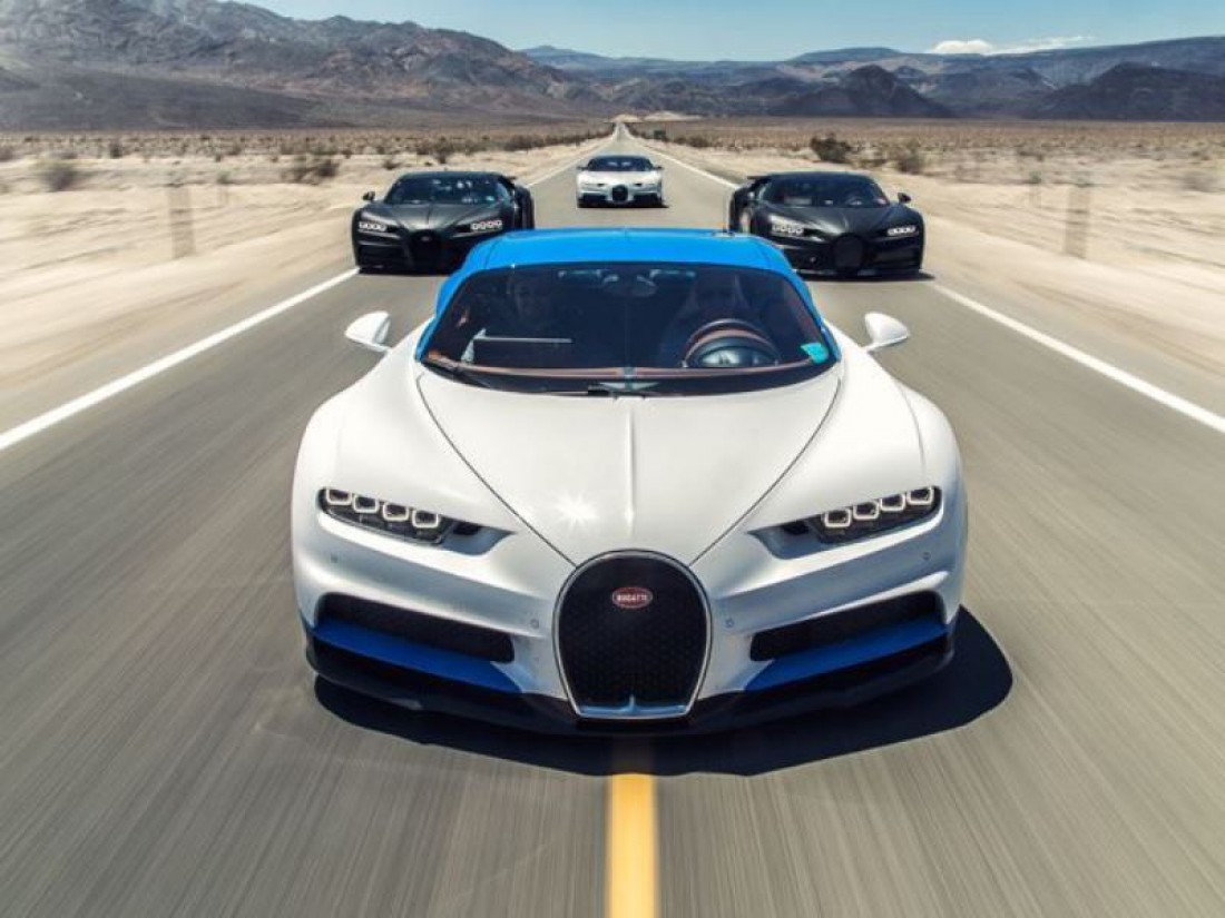 Bugatti Chiron в компании сверстников атаковал Долину Смерти