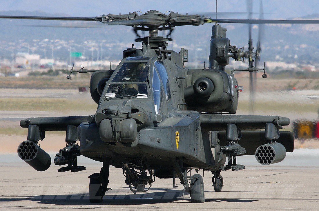 McDonnell Douglas AH-64 Apache. Щелкает броню, как орешки