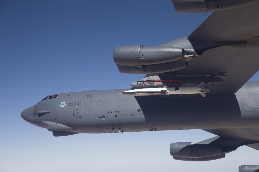 Старый добрый B-52, несущий X-51A — гиперзвуковую сверхточную ракету радиуса дальнего действия
