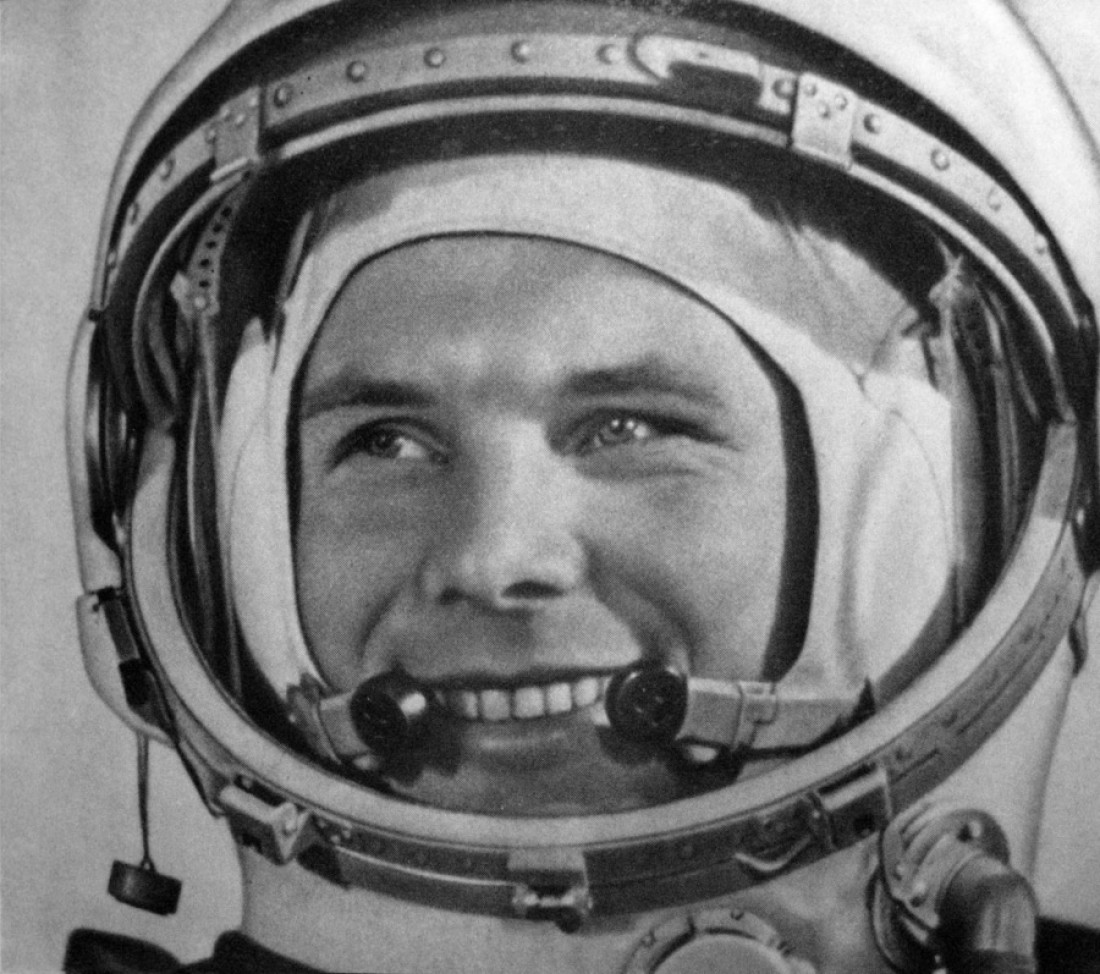 Юрий Гагарин в скафандре перед взлетом