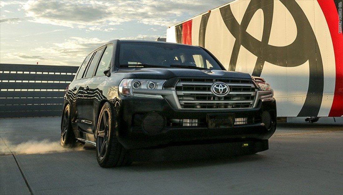 Тюнингованный Toyota Land Cruiser с заниженным центром тяжести