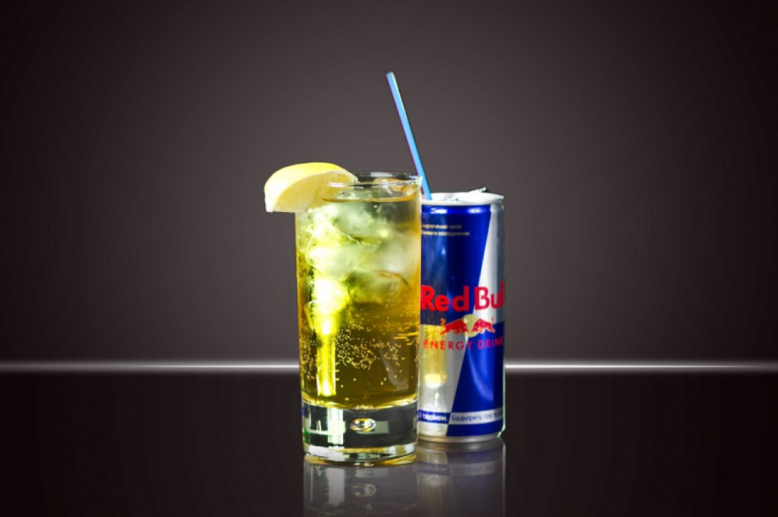 Водка и Red Bull. Пей не больше одного коктейля в сутки