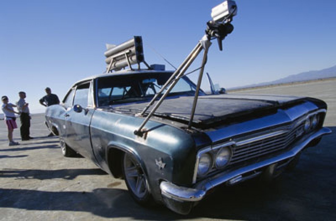 Chevrolet Impala 1967 года с ракетами на крыше