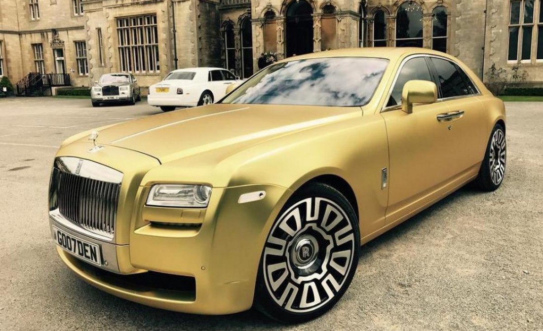 Золотой Rolls-Royce Ghost. Продается. Цена — 16 биткоинов