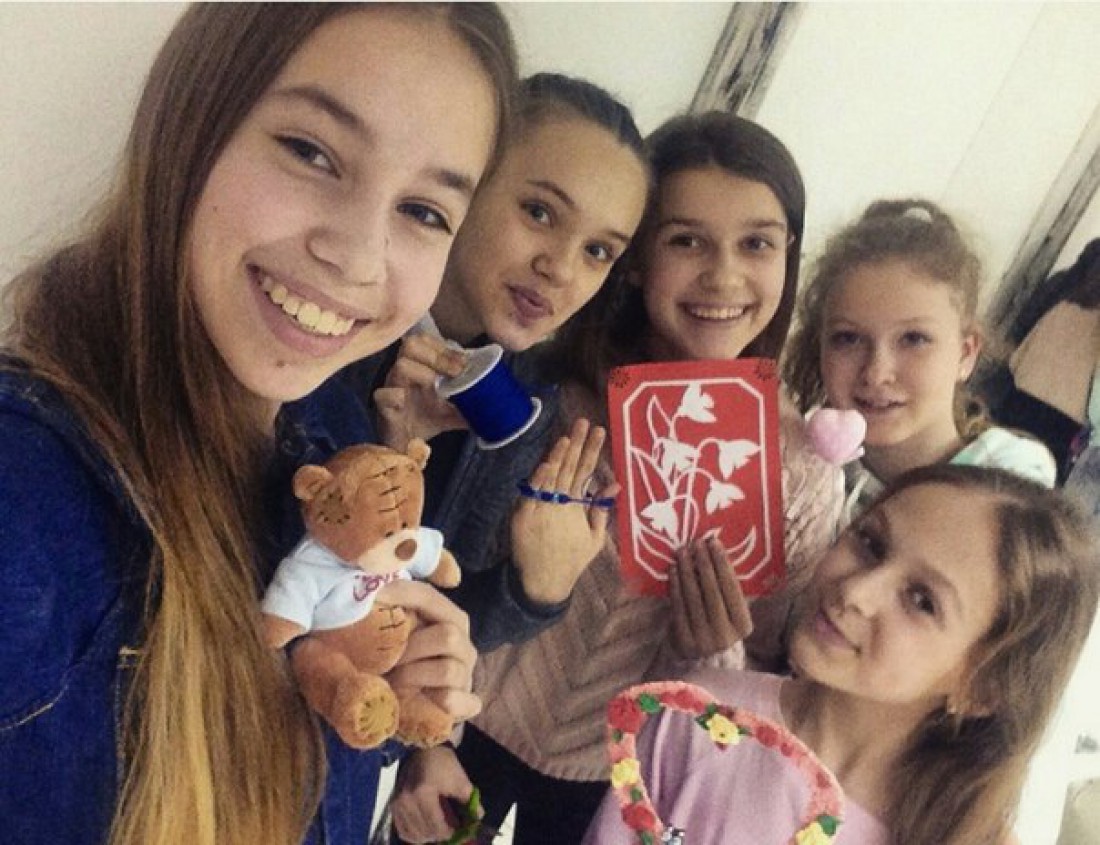 Участницы популярной молодежной группы Open Kids