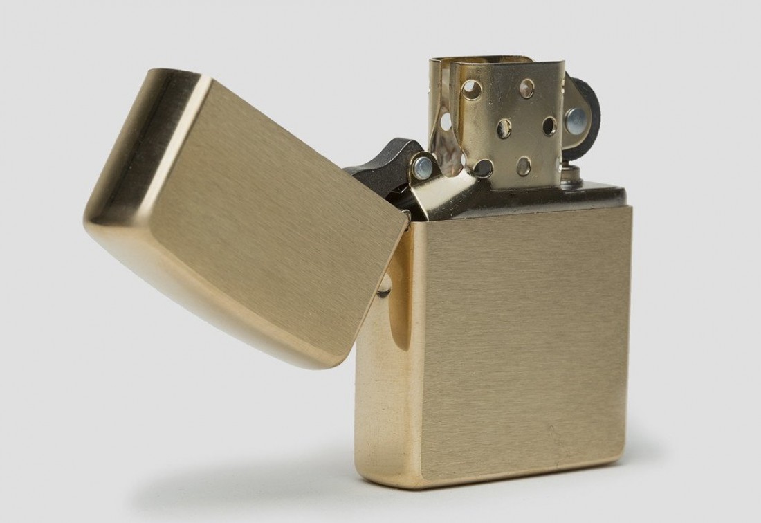 Первоначальный цвет зажигалок Zippo — желтый