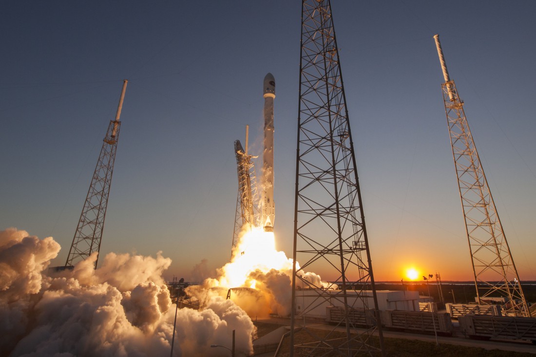 Взлет ракеты Falcon 9