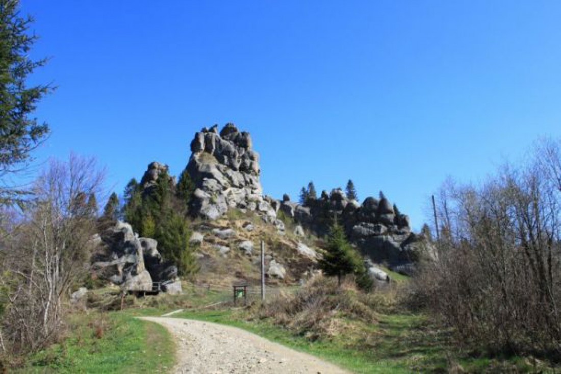 Скала Тустань — одна из самых популярных на Львовщине