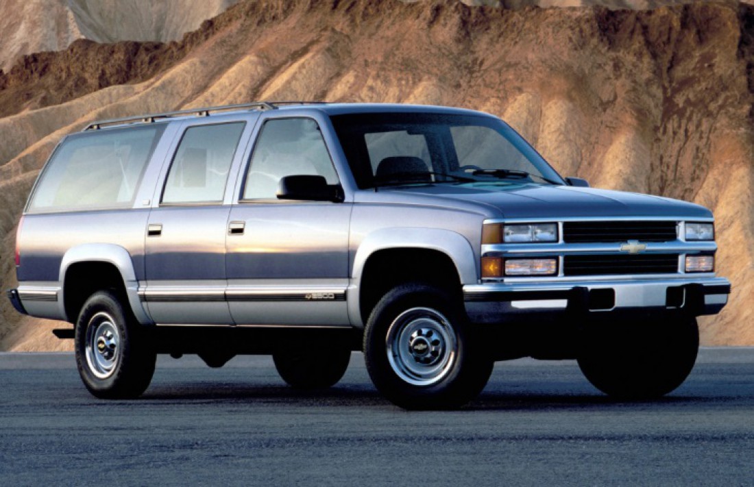 Chevrolet Suburban. Эпичный внедорожник, на котором только гонять по пирожки