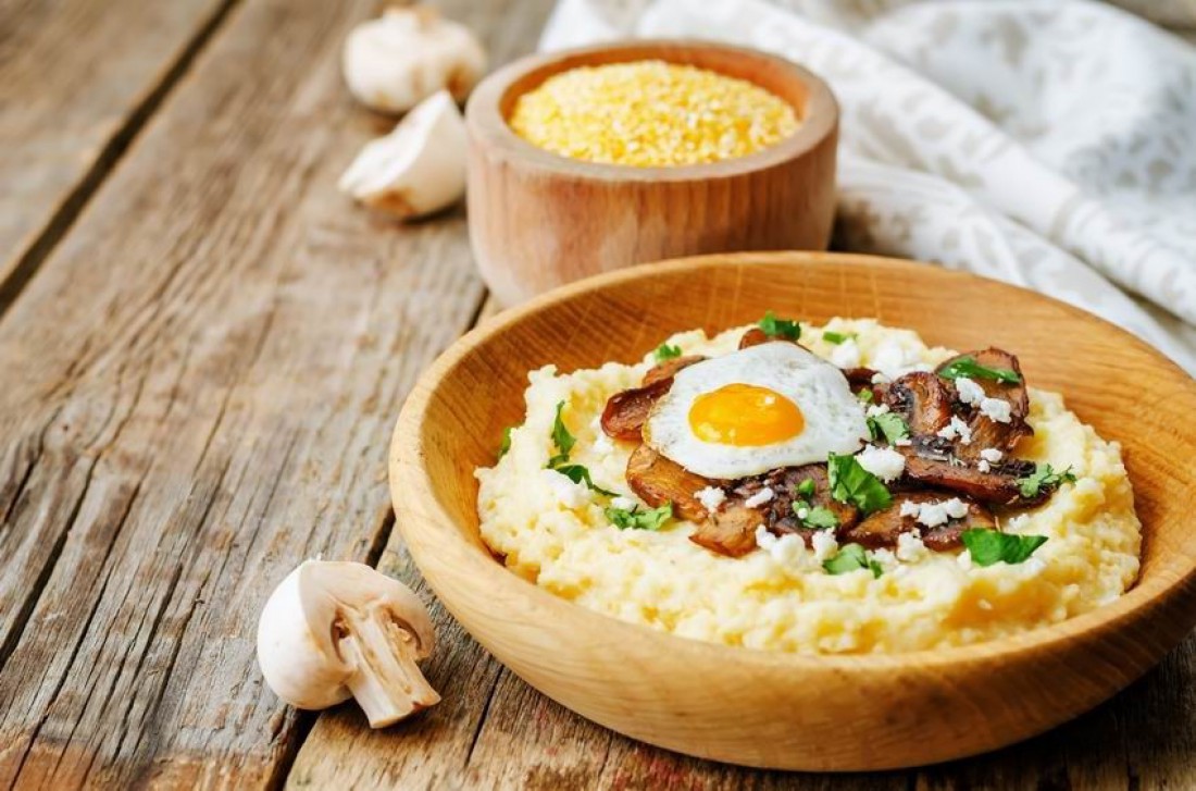 Чтобы каша была вкуснее и полезнее, добавляй в нее грибы и мясо