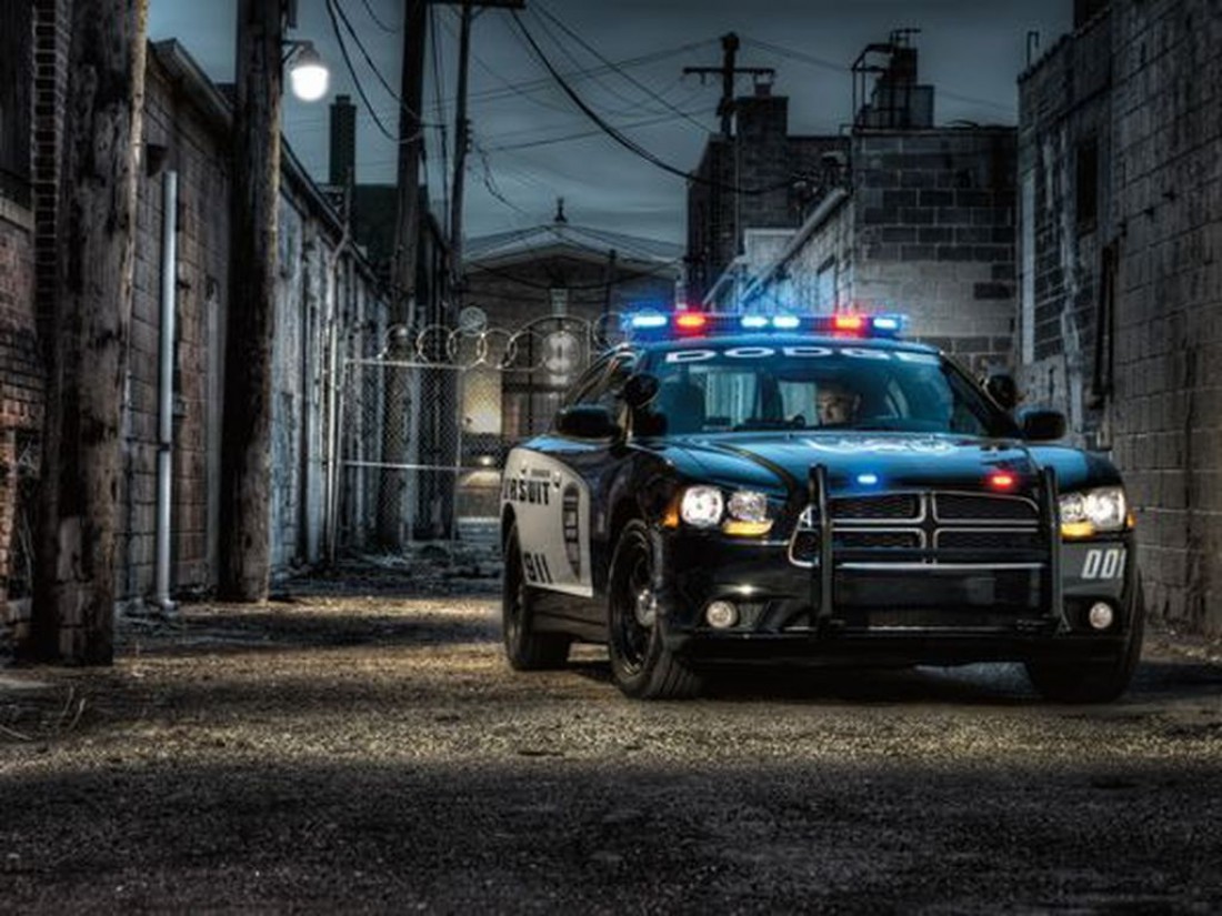 Dodge Charger при 100 км / час
