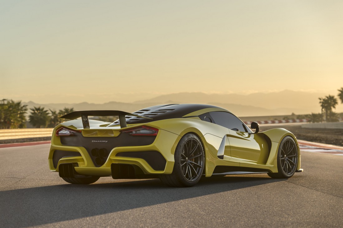 Hennessey Venom F5. Кузов — из карбона. Шасси