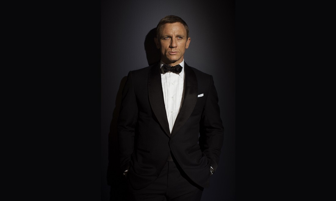Дэниел Крэйг носит только костюмы Brioni. Последние стоят не дешевле тысяч