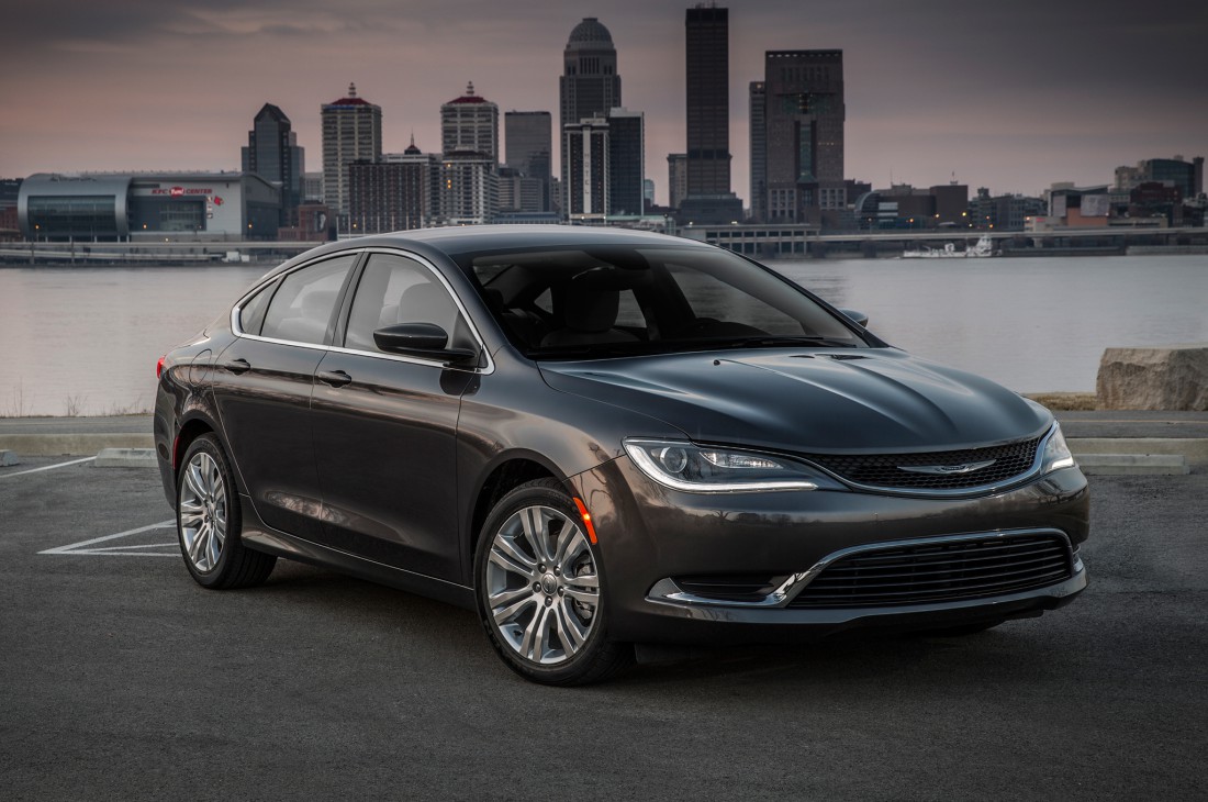 Chrysler 200 по продажам не догнал Honda Accord