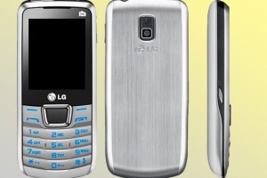 Новый телефон поддерживает сразу три SIM-карты Новый телефон поддерживает сразу три SIM-карты