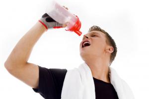 Изотоник – отличная замена питьевой воде во время тренировки