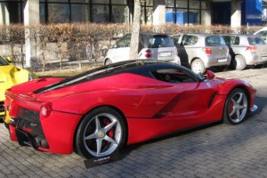 Самый первый LaFerrari можно приобрести в интернете