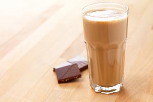 Идеально расслабит ваши мышцы стакан какао с молоком