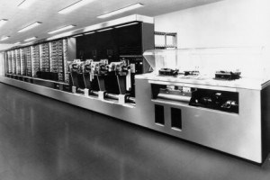 Первый компьютер IBM - Mark I весом 4,5 т