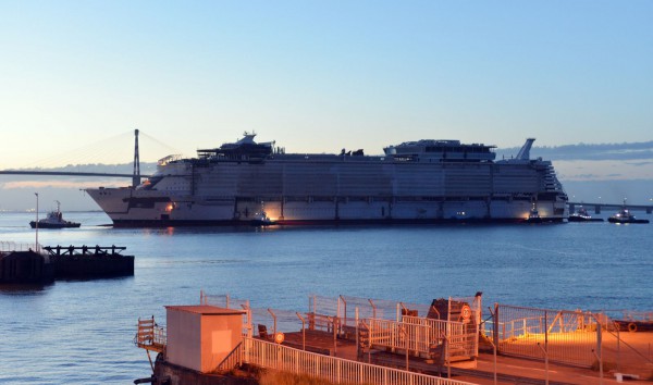 27 марта 2018 на воду спущен Symphony of the Seas — новый самый большой круизный лайнер в мире