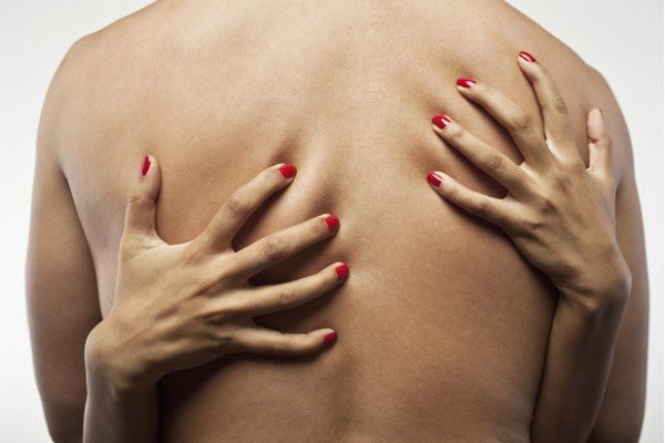 Расцарапанная спина - еще один из побочных эффектов секса