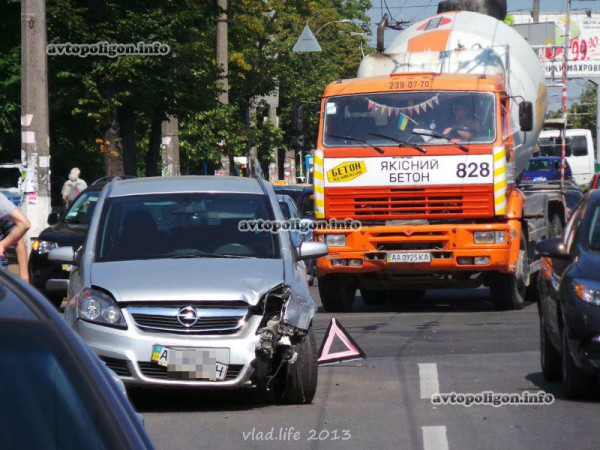 Toyota Corolla влетела в Opel Zafira