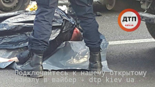 В Киеве под колесами авто погиб студент КПИ