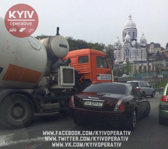 Камаз врезался в иномарку
